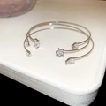 Detailansicht silberfarbene Armspangen mit Stern- und Tropfen-Zirkonia-Einlagen - Armband-Silber-Weiß (3er-Set)