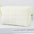 Trousse à maquillage blanche à carreaux en velours matelassé avec fermeture éclair - Blanc