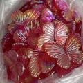 Makroaufnahme von rosa Schmetterlingsperlen aus Acryl mit schimmerndem Effekt für DIY-Schmuck - Groß (40*32mm) / Rot