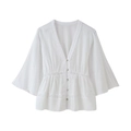 Detalle de la blusa blanca con cuello en V que muestra encaje y acabado de tela con textura - XS / Blanco