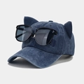 Dettaglio orecchie di gatto su cappello da baseball in denim blu con occhiali da aviatore - Regolabile / Blu navy