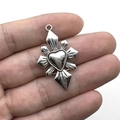 Ciondolo cuore sacro gotico vintage in argento con dettagli a raggi in metallo - Cuore Argento Croce Raggi di Sole