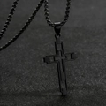 Colgante de cruz hueca negra para hombre con cadena de caja resistente y moderna - Negro