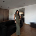 Abito lungo in maglia a coste verde militare senza maniche con collo alto aderente - S / verde oliva