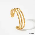 Dreilagiger goldener Armreif in Bambus-Optik aus poliertem Edelstahl in C-Form - Gold (A1134)