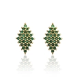 Detail van vergulde oorknopjes met micro-gezette groene zirkonia edelstenen - Gouden ruitstijl(41960)
