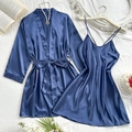 Completo pigiama in raso blu navy con camicia da notte a V e vestaglia a kimono - S / Blu navy