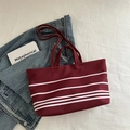 Borsa tote in tela a righe bordeaux con tracolla e design ad alta capacità - Rosso