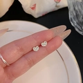 Elegantes pendientes de botón con forma de corazón en plata con pavé de diamantes - Estilo de Circón con Corazón Pavé Minimalista Plateado (MY33519)
