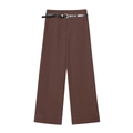 Pantalón ancho marrón para mujer con cinturón negro y dobladillo en fondo blanco - XS / café