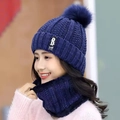 Dunkelblaues Winter-Strickset für Damen mit Bommelmütze und gefüttertem Loop-Schal - Mütze + Halswärmer Set / Marineblau