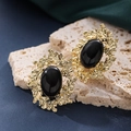 Orecchini vintage francesi con pietra nera ovale e cornice in metallo a foglie dorate - Oro Nero