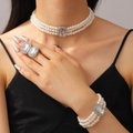 Ensemble collier de perles à trois rangs avec bracelet et bague en diamant carré pour femme - Ensemble Perles Artificielles Pierre Transparente Carrée (4812)