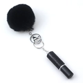 Dettaglio portachiavi pompon nero con catena argento e ciondolo bottiglia strass - Nero