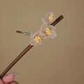 Bamboo style dark wood hair stick with white resin flower detail and yellow pistil - Glazed White Flower (S403)