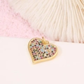 Elegante colgante de corazón chapado en oro de 14K con circonitas de colores talladas - Colgante de Corazón CZ Colorido