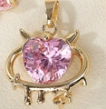 Colgante dorado con circón de corazón rosa y un diseño único de pequeño diablo fundido - 4# Planeta Corazón