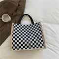 Borsa tote in lino retrò con motivo a scacchi bianco e nero e manici rotondi neri - Quadri Neri e Bianchi