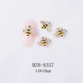 Detalle de adorno de uñas abeja 3D con diamantes y esmalte amarillo de 14x10mm - Estilo Abeja Esmalte Amarillo Base Dorada (8357)