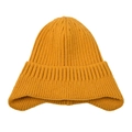Dettaglio della trama del berretto in maglia a coste giallo zenzero per l'autunno-inverno - Giallo