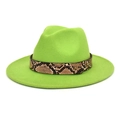 Détail du chapeau fedora vert néon avec ruban élégant à motif peau de serpent - M (56-58cm) / Vert Fruit