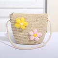 Beige Stroh-Umhängetasche für Mädchen mit rosa und gelben Häkelblumen-Deko - Beige mit 2 Garnblumen
