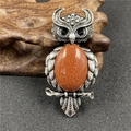 Ciondolo gufo vintage in argento con intarsio in pietra dorata e dettagli piumati - Pietra del Sole Sintetica