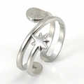 Anillo abierto minimalista de doble capa plateado con motivos de estrella y sol radiante - Talla única / Color Acero