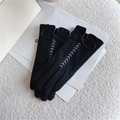 Elegante warme schwarze Winterhandschuhe für Damen mit Schleife und Ährenstickerei - Einheitsgröße / Schwarz (Ähre)