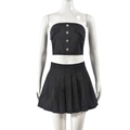 Vista detallada de conjunto negro de dos piezas con top de tubo y falda mini plisada - S / Negro