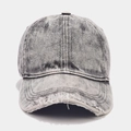 Vue détaillée de la casquette en denim gris avec déchirures de style vintage usé - Réglable / Gris