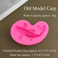 Detalle del molde de silicona de pez rosa con escamas para decoración de pasteles - Viejo Koi / Rosa