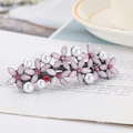 Elegante fermaglio per capelli con petali di fiori rosa, perle bianche e strass rossi - Stile 4 / Rosa