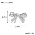 Macro shot of silver bow pendant with 2.0cm height and 3.0cm width dimensions - XP44555AW0 / Silver