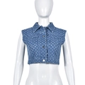 Dettaglio del gilet di jeans blu con bottoni metallici vintage e trama consumata - XL / Blu