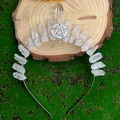 Détail du serre-tête fait main avec cristaux blancs naturels et étoile pentagramme argentée - Style Pentagramme