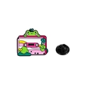 Niedliche grüne Frosch-Emaille-Anstecknadel auf rosa Kassette mit schwarzem Verschluss - Kassette Stil (C2761-2)