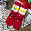 Calze natalizie in pile corallo rosso con gatto giallo e pompon 3D colorati - Taglia unica / Babbo Natale Rosso