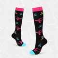 Bas de compression noirs avec poignets roses, orteils bleus et imprimé de rubans - S/M / Ruban Noir