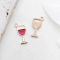 Roter Emaille-Weinkelch-Anhänger in Goldoptik für DIY-Schmuck und Schlüsselanhänger - Weinglas 8x19mm