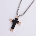 Collana con ciondolo a croce con inserto in carbonio nero e piccoli cristalli su catena - Oro Rosa (Con Catena)