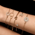 Fünfteiliges goldenes Armband-Set mit Unendlichkeitsknoten und Strassanhängern - Gold-Strass-Pfeil-Sonnen-Set (12352)