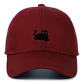 Casquette de baseball rouge foncé avec broderie chat noir et yeux jaunes éclatants - Réglable / Bordeaux