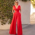 Elegante rode jumpsuit met diepe V-hals, mouwloos en wijde pijpen voor dames in de zon - S / Rood