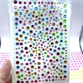 Bunte runde Acryl-Strassaufkleber in verschiedenen Größen in transparenter Verpackung - 11x16cm / Bunt