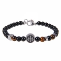 Detalle de la pulsera de cuentas con ónix, ojo de tigre y colgante de cruz de plata - Pulsera de Obsidiana