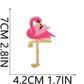 Dettaglio della toppa ricamata a forma di fenicottero con misure 7x4,2 cm in evidenza - Stile 2 - Fenicottero In Piedi
