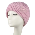 Berretto in maglia rosa da donna con elegante ricamo a fiocco su testa espositiva - Rosa