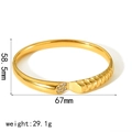 Detailansicht des 18k vergoldeten Edelstahlarmbands mit Zirkonia-Inlay und Abmessungen - Gesteppter Textur-Strass-Stil (TB7103)