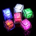 Set di 6 cubetti di ghiaccio a LED colorati con sensore tattile in blu, bianco, e verde - Flash rapido multicolore